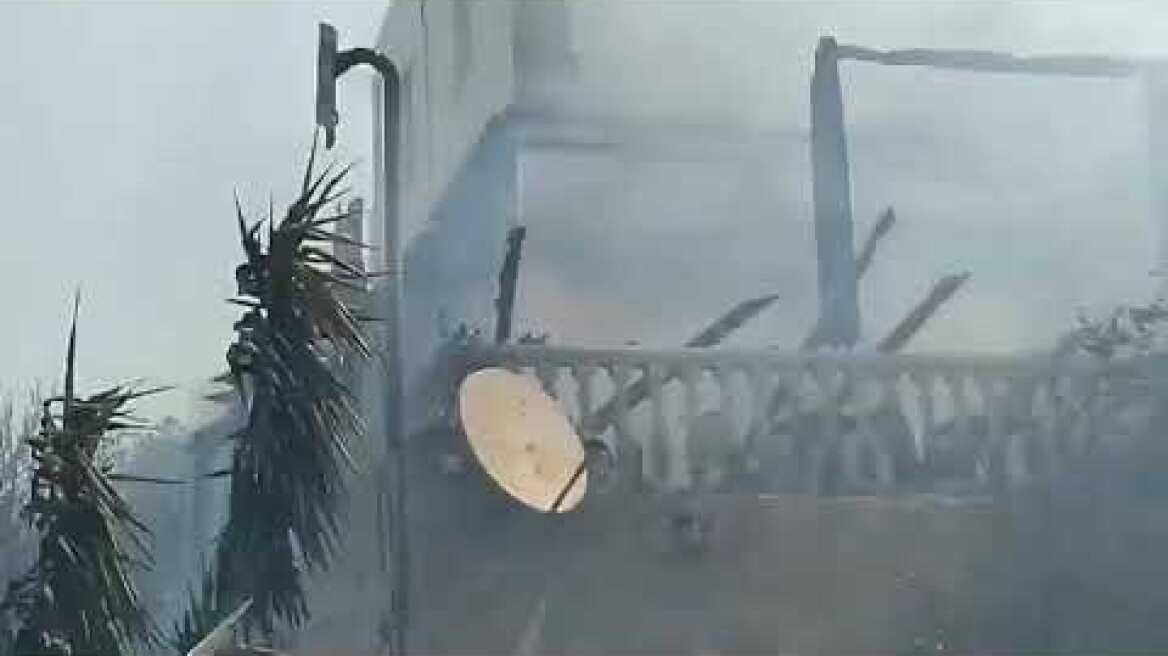 Καίγονται περιουσίες στο Ασκληπιείο της Ρόδου