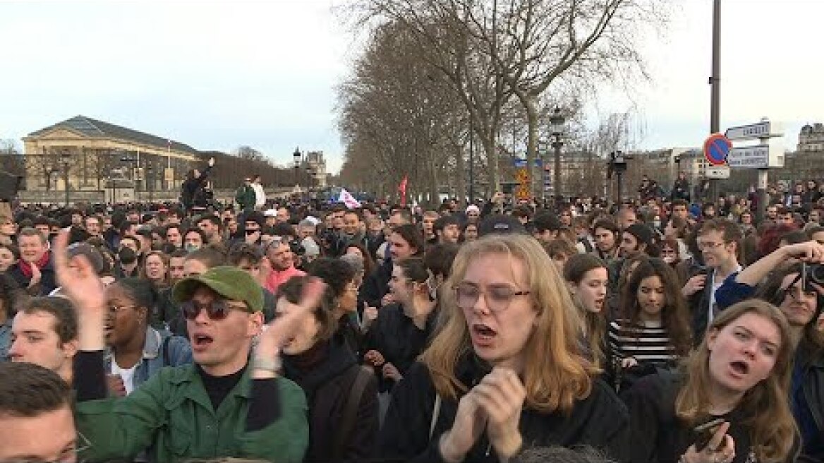 Paris protesters launch calls to "block country" after pension reform | AFP