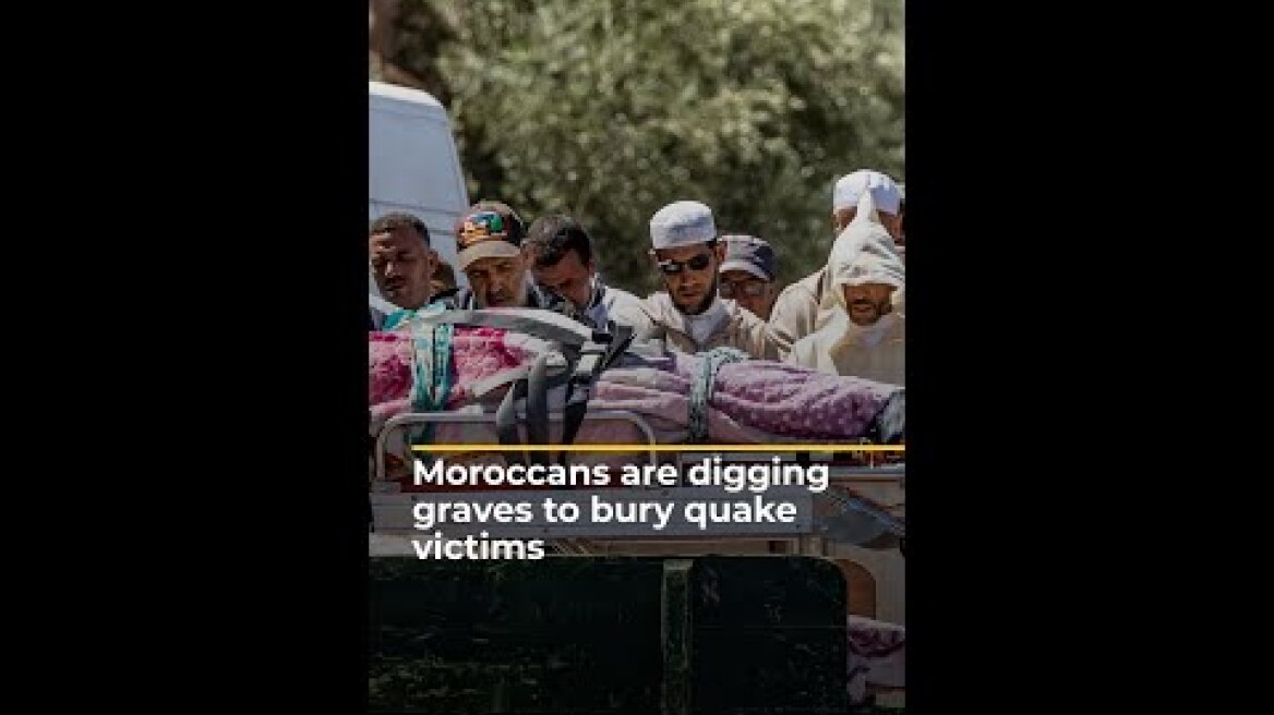 Moroccans dig graves to bury earthquake victims | AJ #shorts
