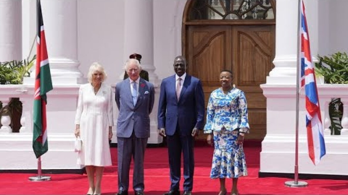 Με ελληνική γραβάτα στην Κένυα ο βασιλιάς Κάρολος Γ'