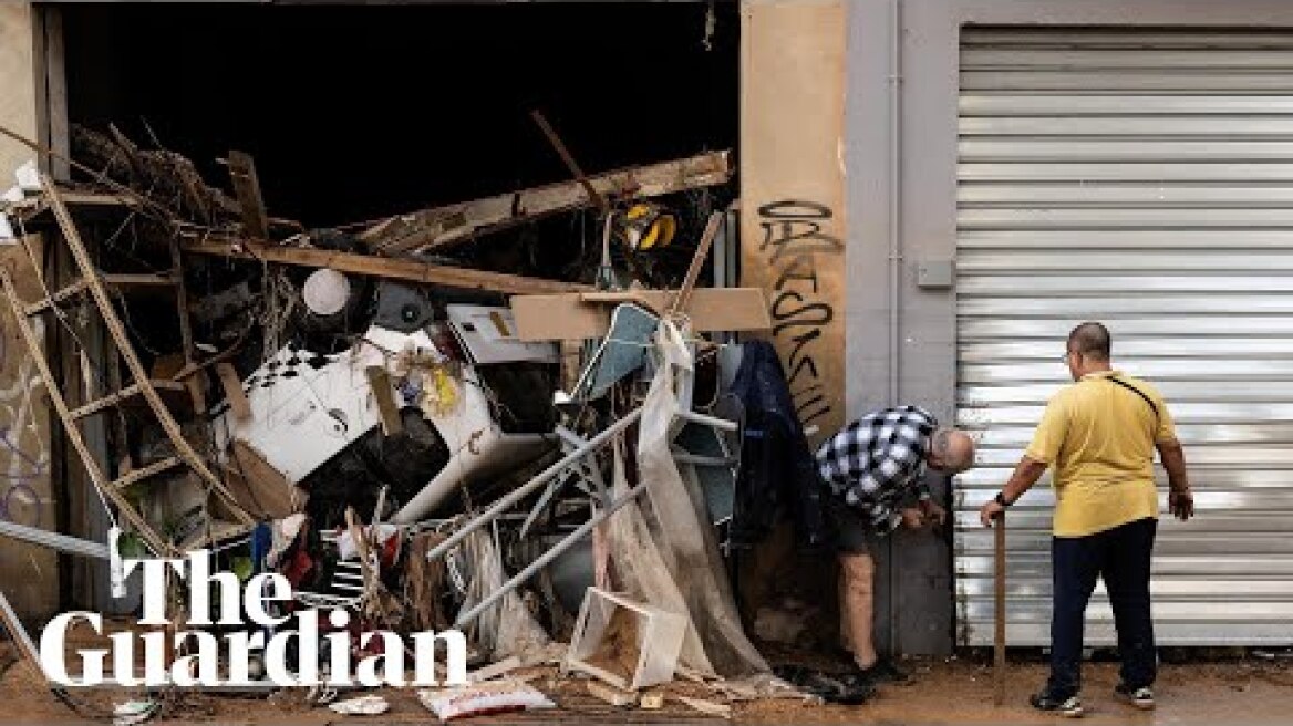 'Powerless' Utiel residents continue clean up after Spain's worst floods in decades