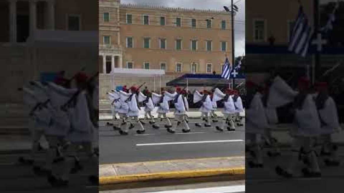 Η μεγάλη στρατιωτική παρέλαση στην Αθήνα για την επέτειο της 25ης Μαρτίου (9)