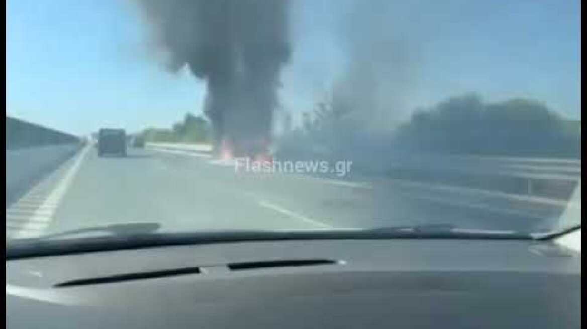 Αυτοκινητο παραδόθηκε στις φλόγες στην εθνική οδό Ηρακλείου Λασιθίου