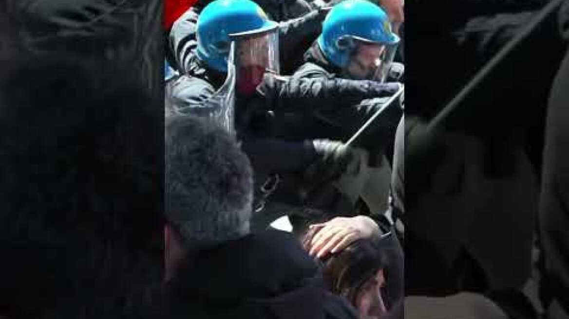 Manifestazione contro il ticket a Venezia, scontri con la polizia