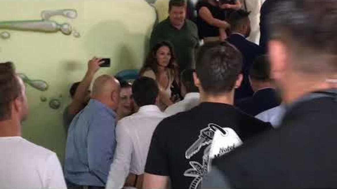 Ο Κυριάκος Μητσοτάκης έφτασε στο εκλογικό κέντρο στην Κηφισιά