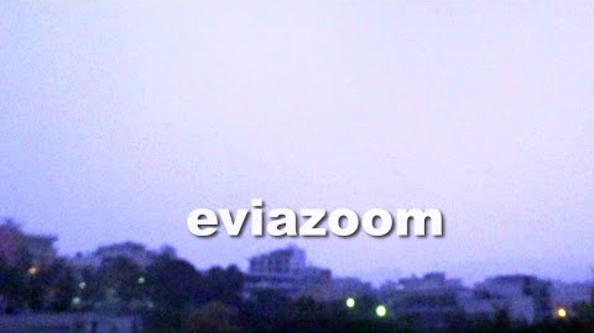 EviaZoom.gr: Σφοδρή καταιγίδα στη Χαλκίδα - Η νύχτα έγινε μέρα από τους ισχυρούς κεραυνούς