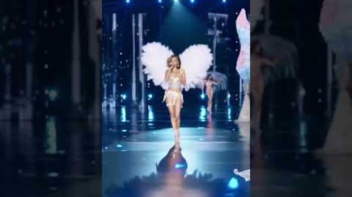 Η Ανθή Φακιδάρη στο show της Victoria's Secret