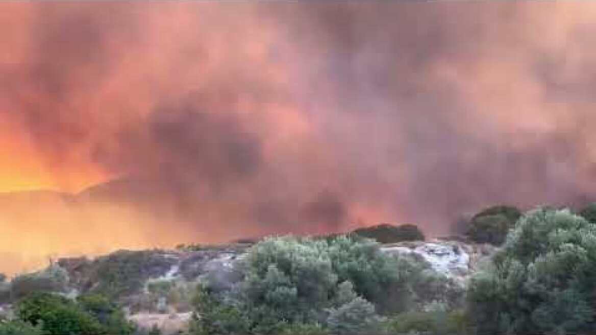 Προσπάθεια να σωθούν σπίτια στον οικισμό Γεννάδι (3)