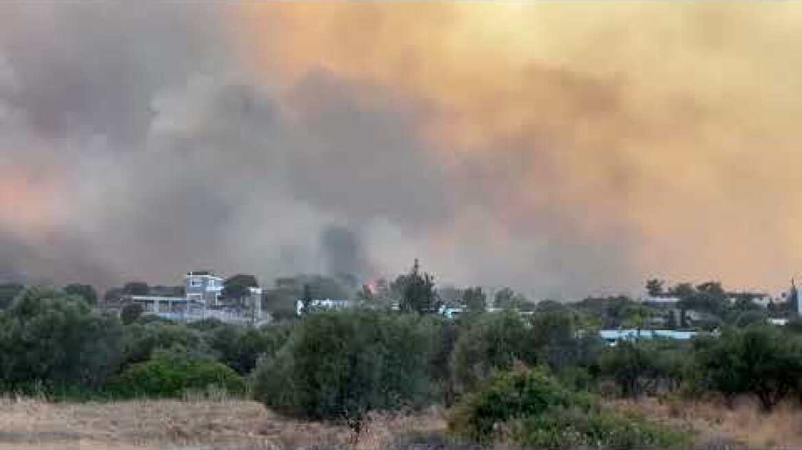 Προσπάθεια να σωθούν σπίτια στον οικισμό Γεννάδι (2)