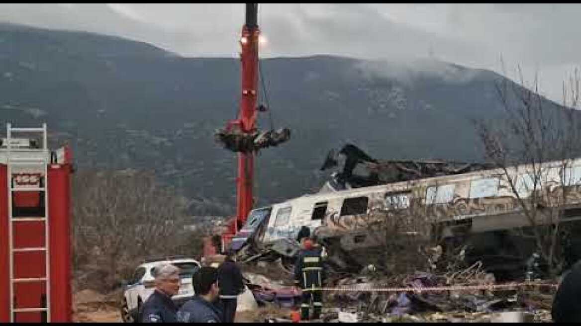 Σύγκρουση τρένων - Πρωινές εικόνες από το δυστύχημα