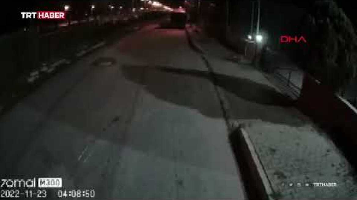 Düzce'deki deprem anı güvenlik kamerasında