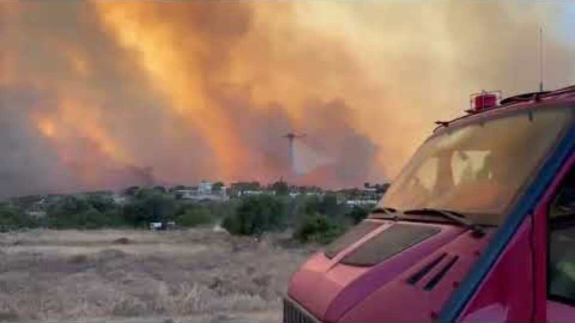 Προσπάθεια να σωθούν σπίτια στον οικισμό Γεννάδι (1)