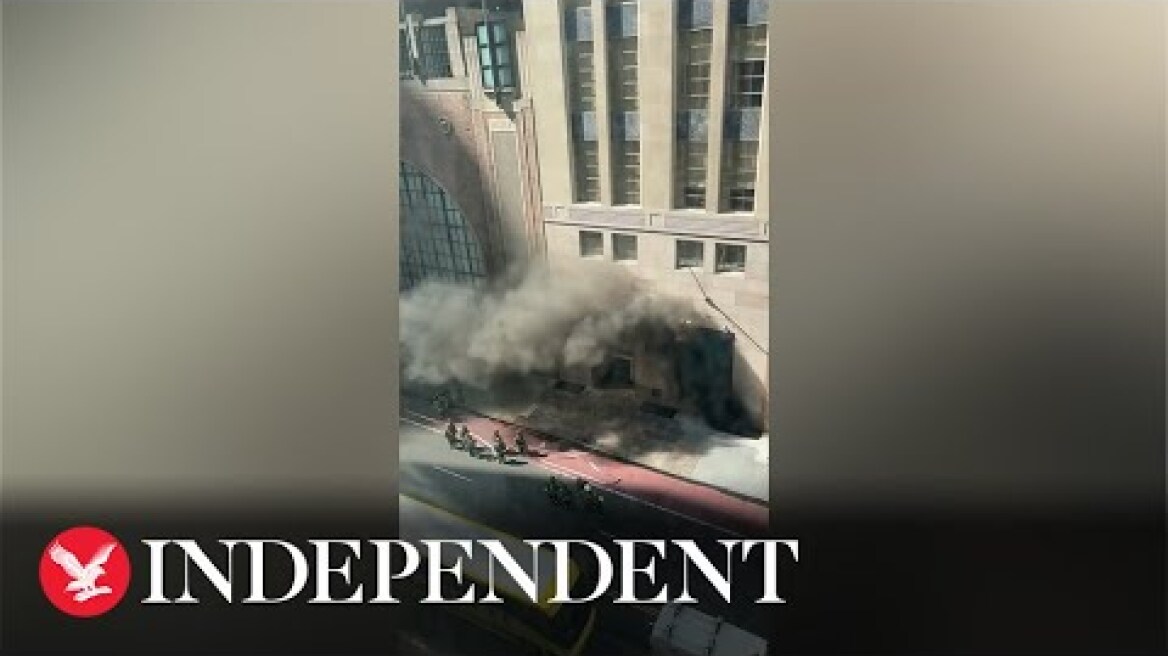 Thick smoke covers 5th Avenue as fire breaks out in Tiffany & Co store