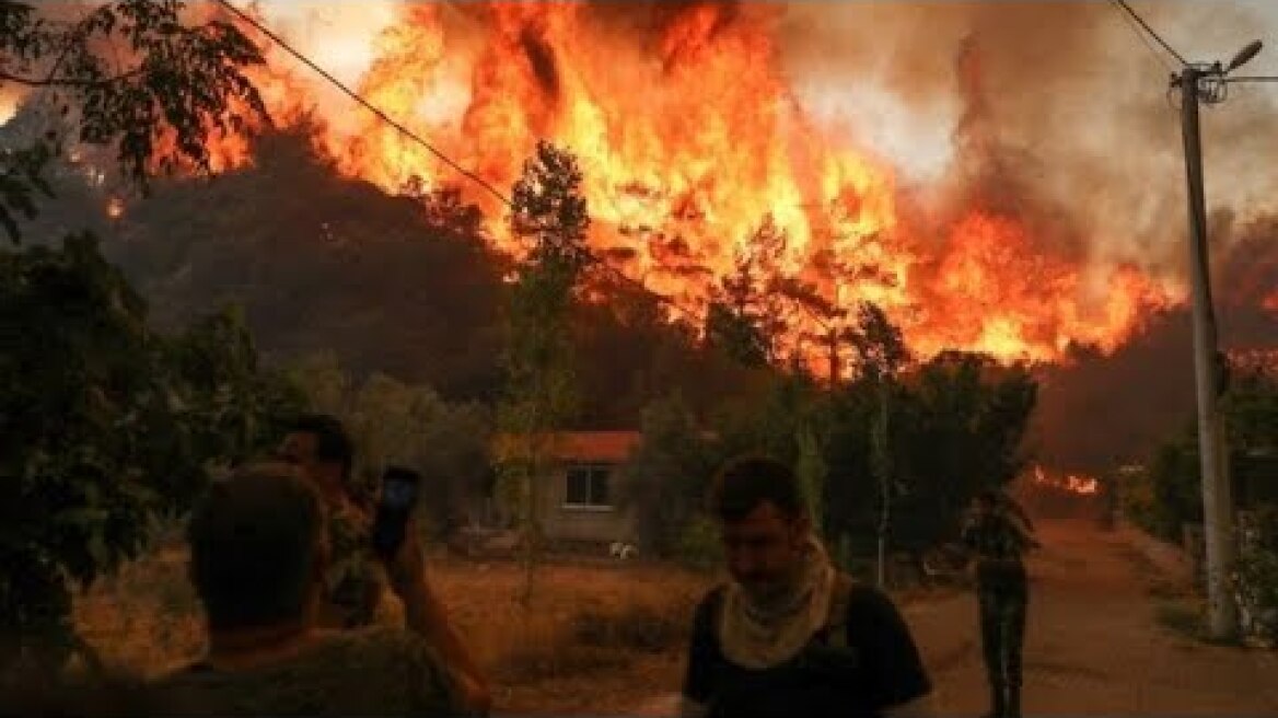 Violent forest fires spread to residential houses in Chile – Residents are being evacuated