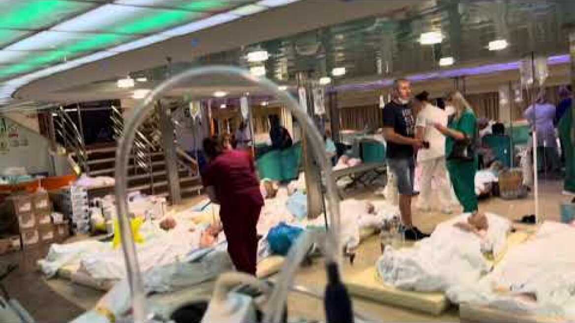 (05:40): Το «Αδαμάντιος Κοραής» έχει μετατραπεί σε νοσοκομείο καθώς έχει εκκενωθεί το Π.Γ.Ν.Α.
