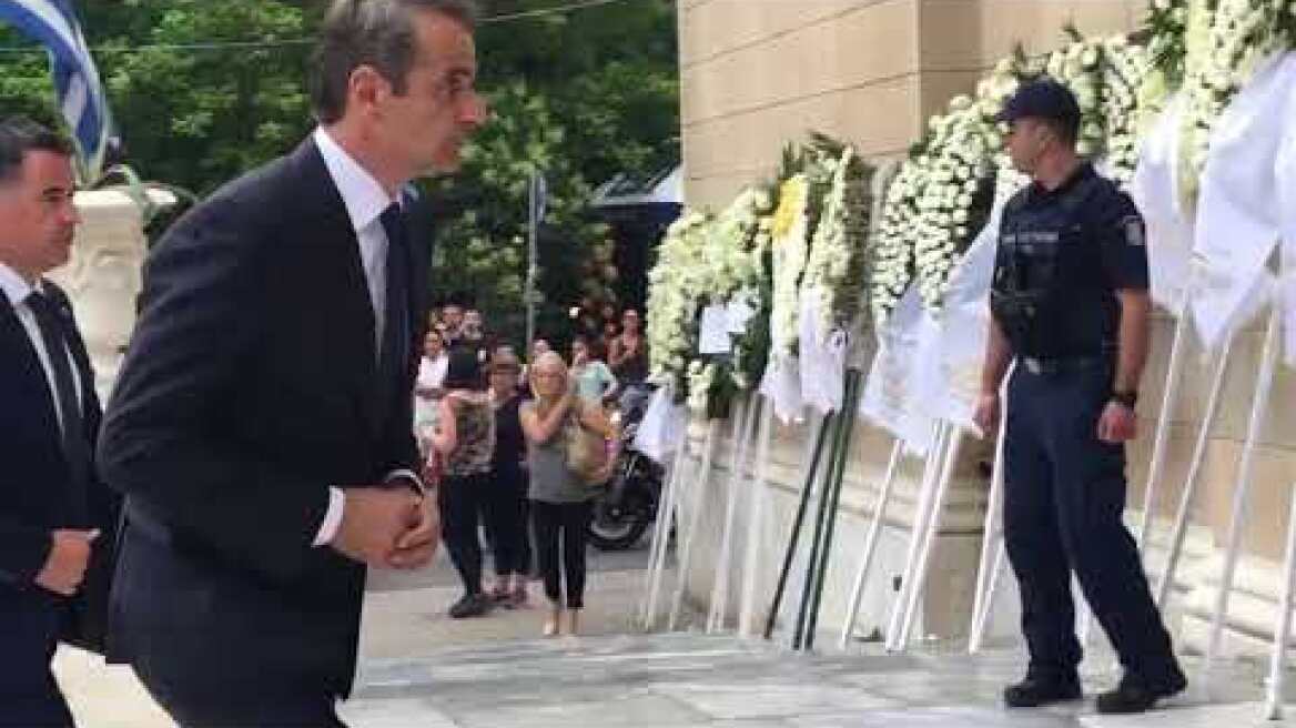 Ο Κυριάκος Μητσοτάκης στην κηδεία του Γιάννη Μαρκόπουλου