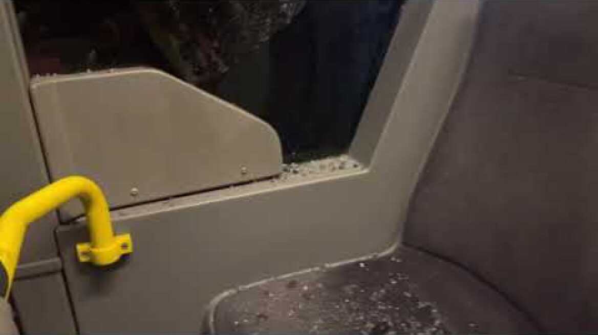 Thestival.gr Έβγαλε μαχαίρι και έσπασε παράθυρο λεωφορείου του ΟΑΣΘ για να ξεφύγει