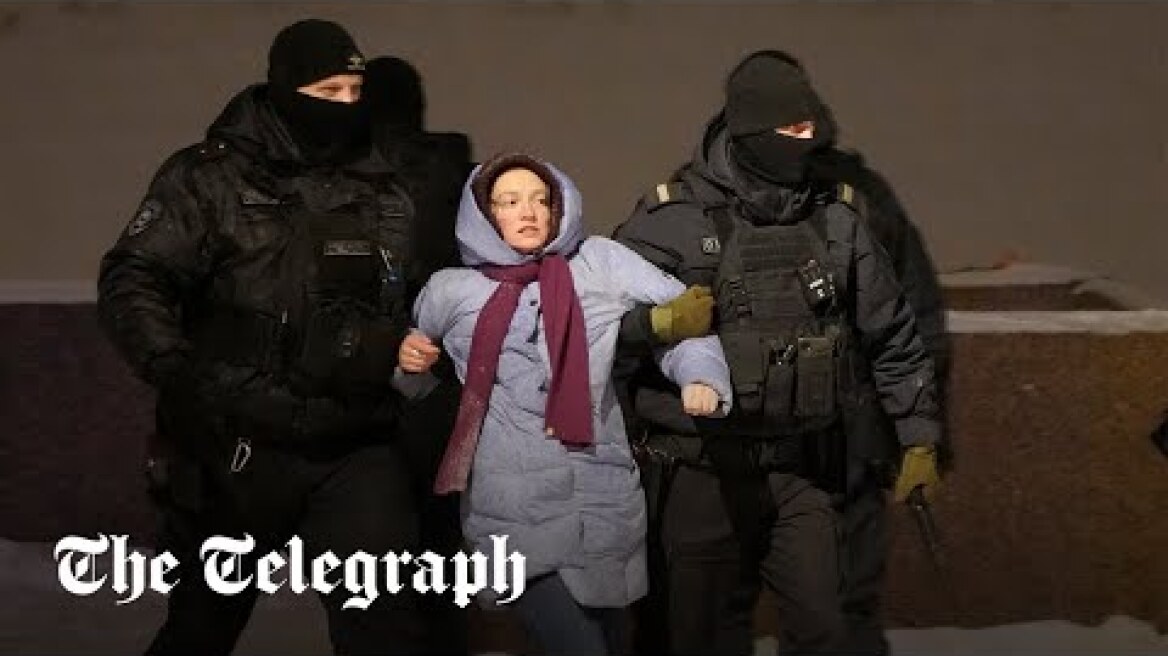 More than 100 arrested at Navalny memorials