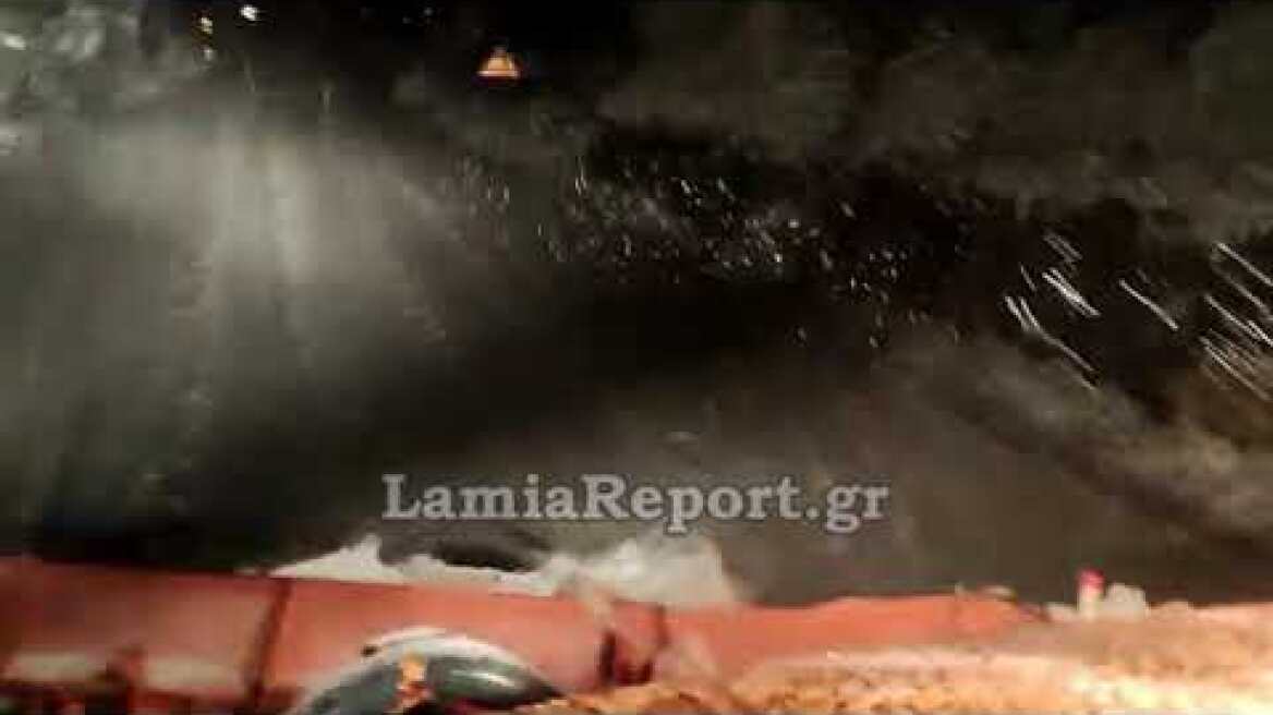 LamiaReport.gr: Μάχη με τα χιόνια στο δρόμο Λαμίας - Καρπενησίου