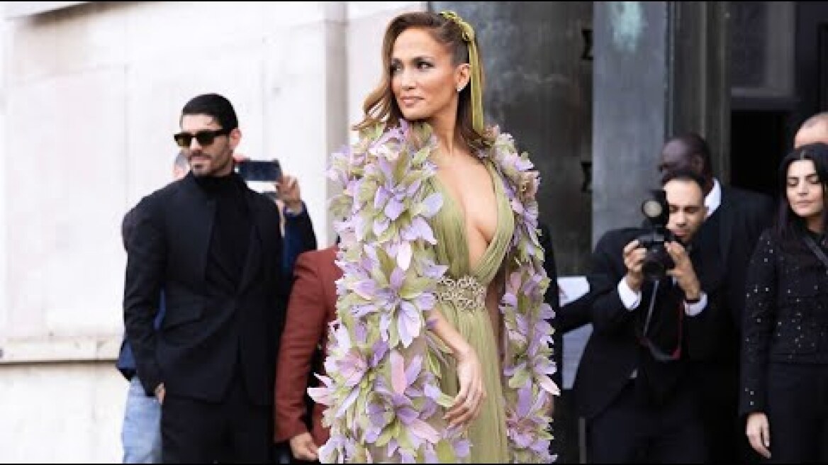 Jennifer Lopez - The Elie Saab Fashion Week Show In Paris (2024)
