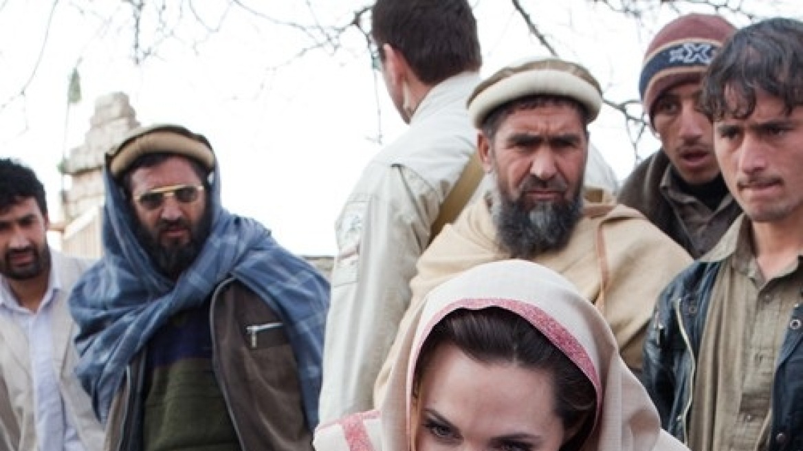 H Angelina Jolie διδάσκει στην Καμπούλ!