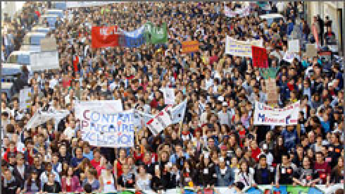 Εκατοντάδες χιλιάδες διαδηλωτές στους δρόμους της Γαλλίας 