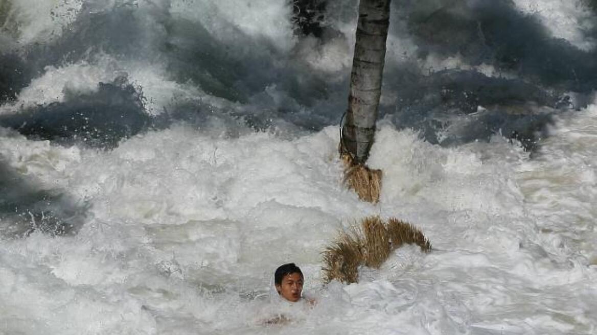 Στους 270 οι νεκροί από το τσουνάμι στην Ινδονησία