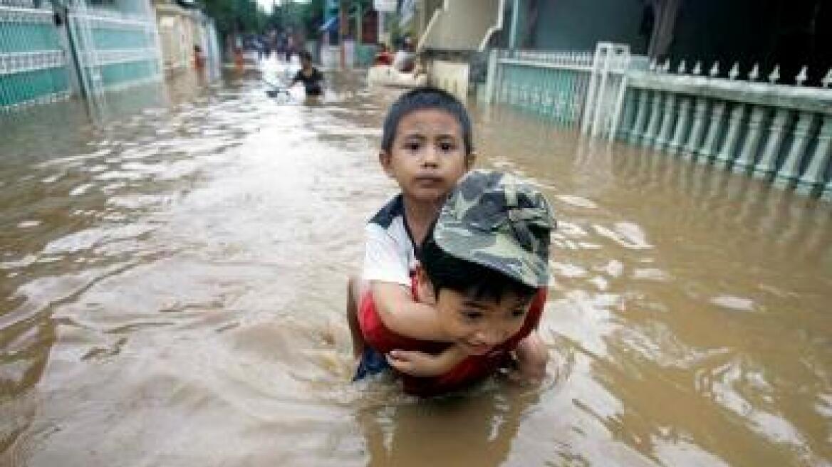 Στο έλεος των πλημμυρών Ινδονησία και Βιετνάμ