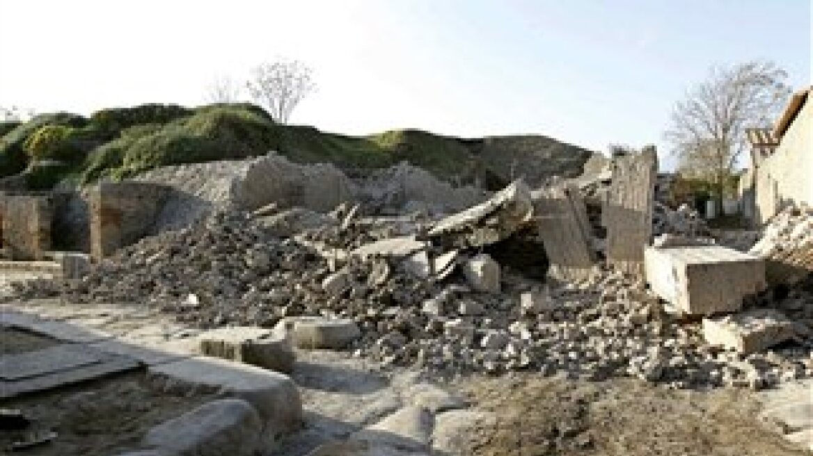 Kατέρρευσε κτίριο στην αρχαία Πομπηία 