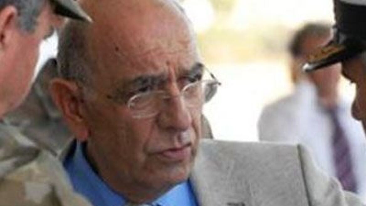 Στον αναπνευστήρα ο υπουργός Άμυνας της Κύπρου 