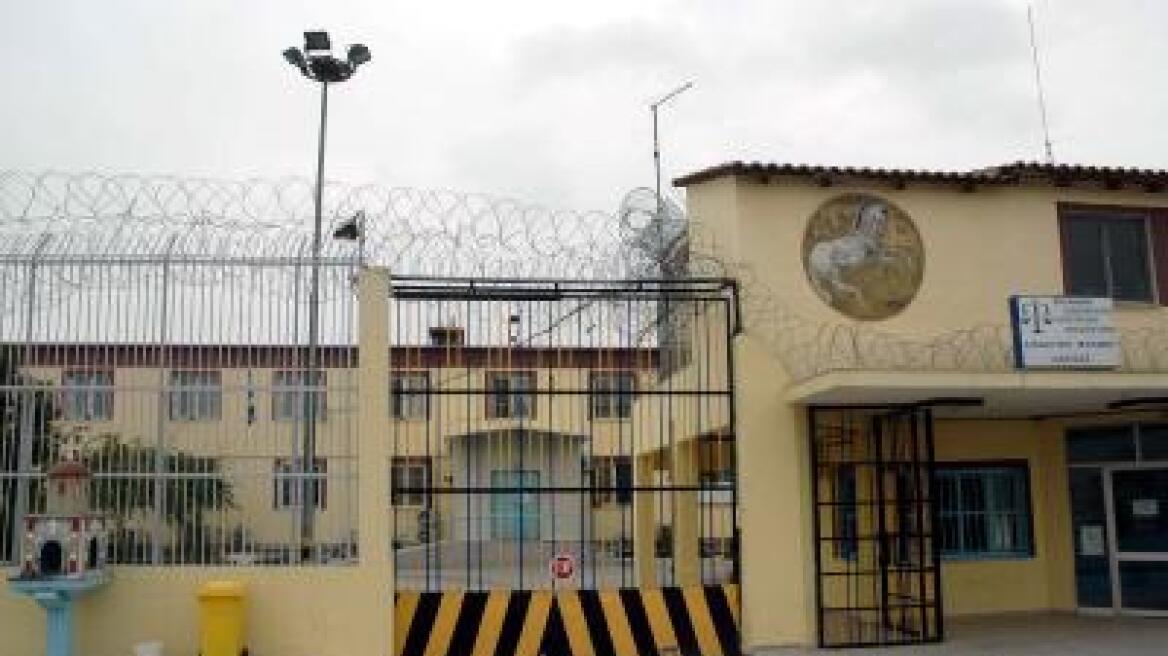Σύρραξη με τρεις  τραυματίες στις φυλακές Λάρισας