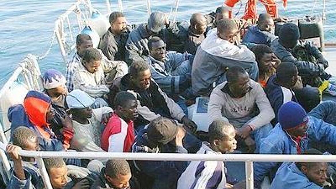 Πλοίο με 128 λαθρομετανάστες εντοπίστηκε ανοικτά της Σικελίας