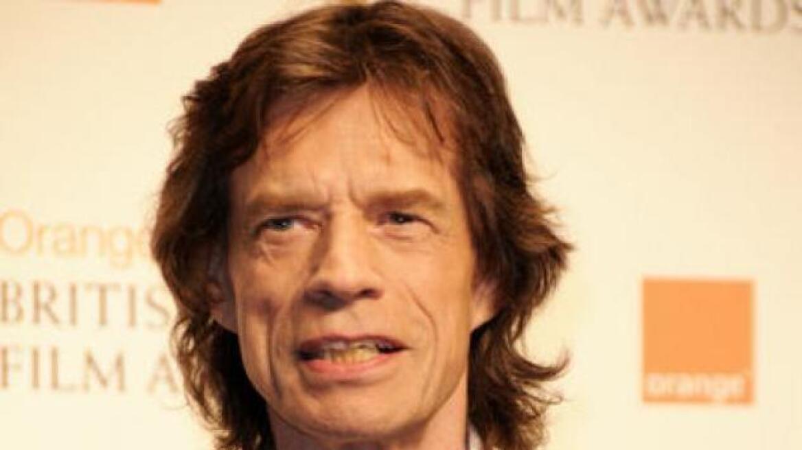 O Mick Jagger στη Σαντορίνη;