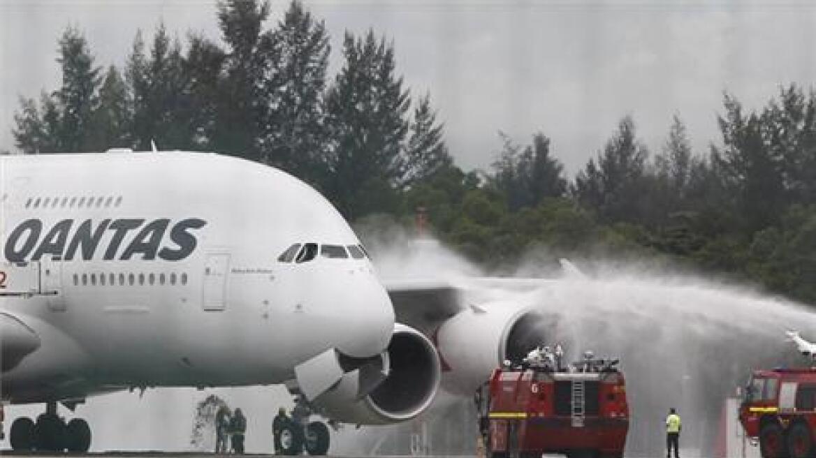 Αεροσκάφος της Qantas έκανε αναγκαστική προσγείωση στη Σιγκαπούρη