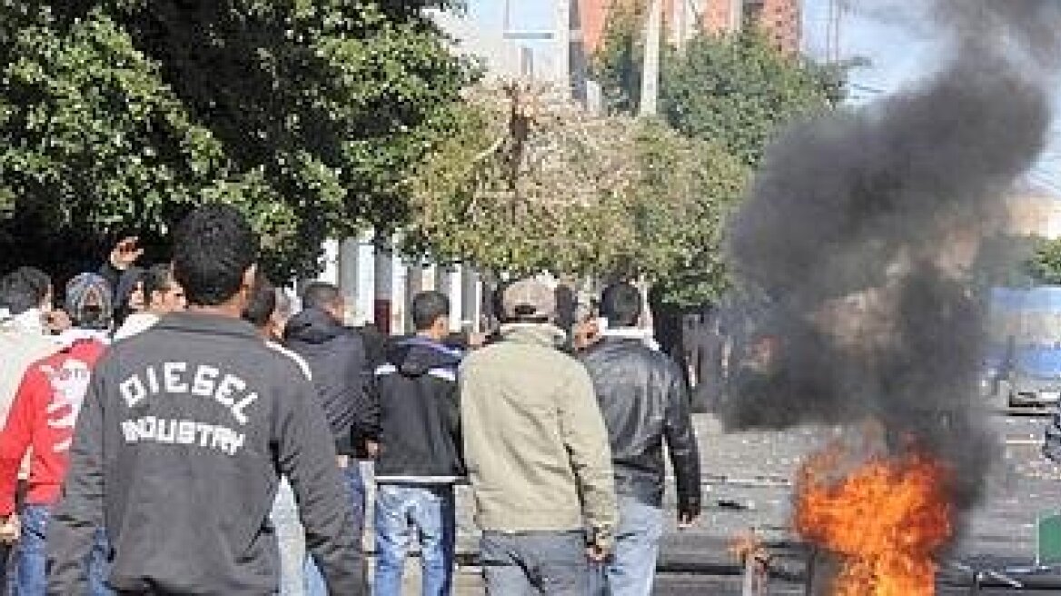 Η Αλ Κάιντα στηρίζει τις διαδηλώσεις σε Αλγερία και Τυνησία