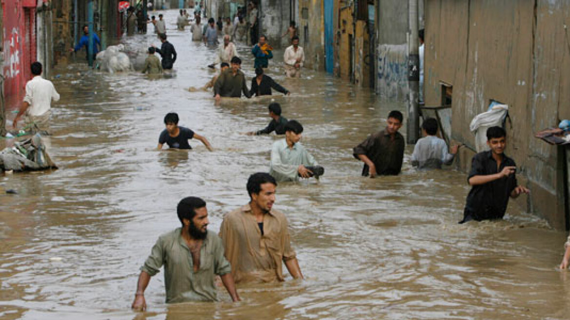 Το Πακιστάν ζητεί περισσότερη βοήθεια από τις μοναρχίες του Κόλπου