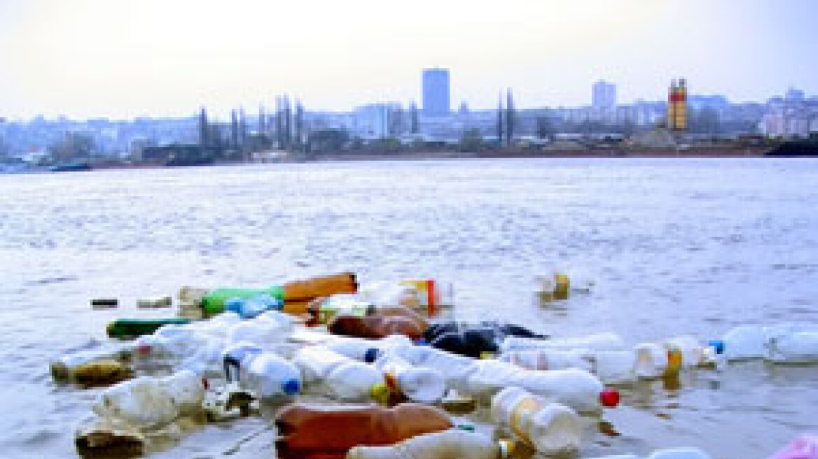 250 δισεκατομμύρια πλαστικά μπουκάλια στην Μεσόγειο! 