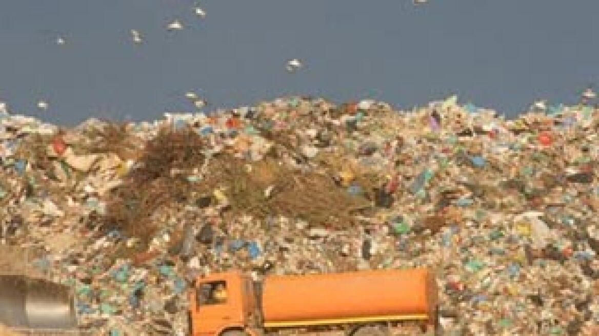 Τα σκουπίδια των Σπετσών ... “χάθηκαν” στο δρόμο για τα Λιόσια!