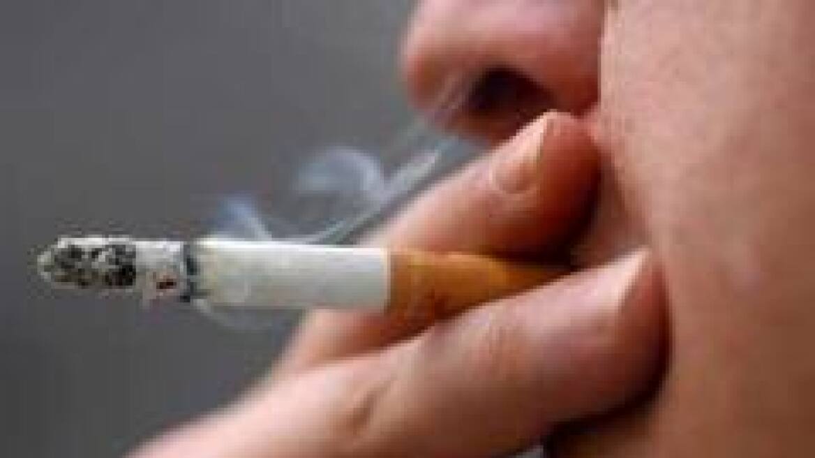 Το κάπνισμα φέρνει πιο κοντά το Αλτσχάιμερ