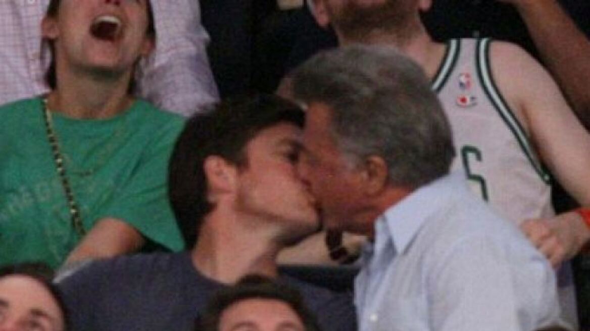 Ο Dustin Hoffman φίλησε στο στόμα τον Jason Bateman