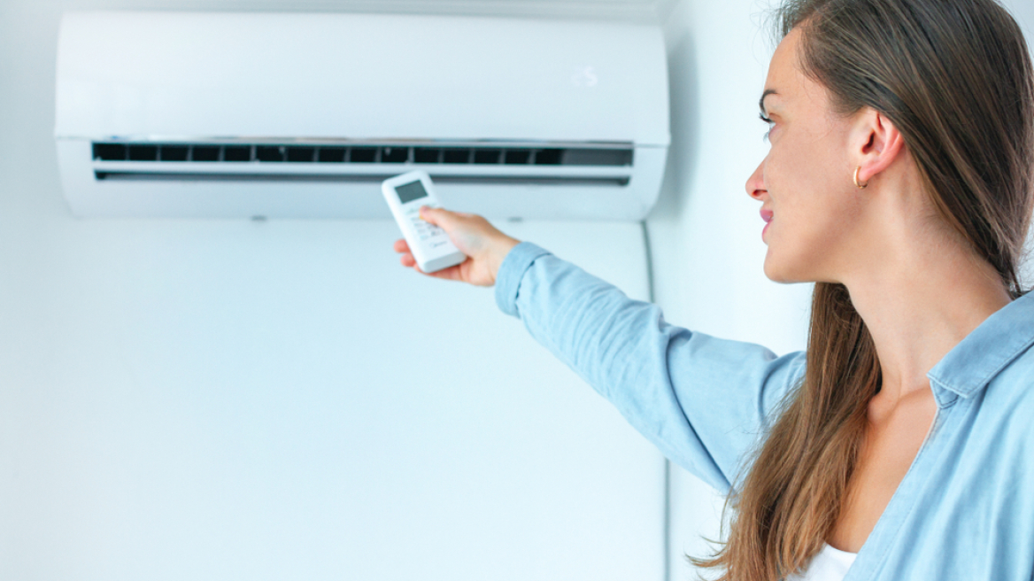 Air condition vs ανεμιστήρας οροφής: Ποιος κερδίζει τη μάχη της δροσιάς;