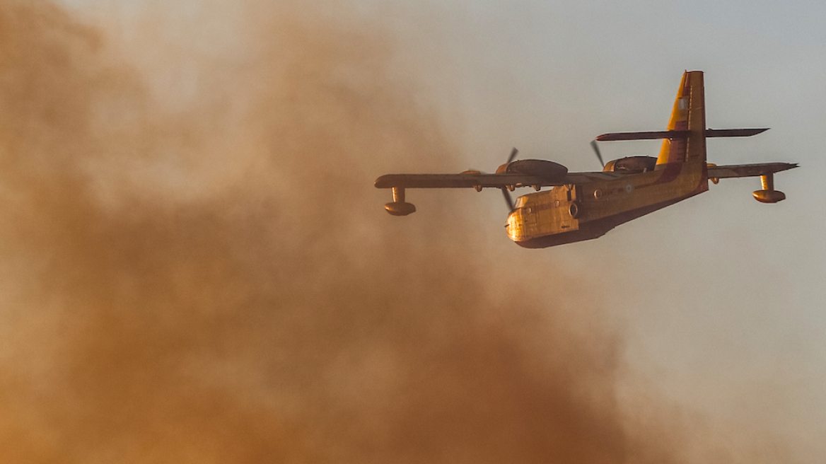Αυτό είναι το Canadair CL-215 που έπεσε