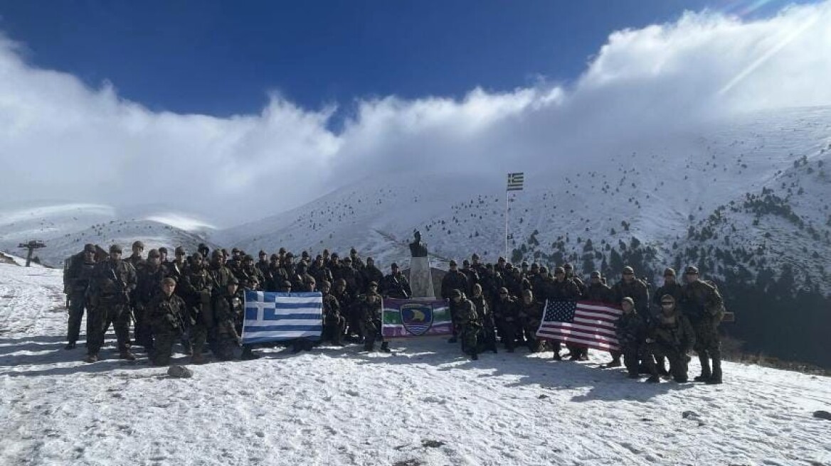 Εντυπωσιακή άσκηση Ελλήνων και Αμερικανών πεζοναυτών στα χιόνια της Πιερίας - Δείτε φωτογραφίες