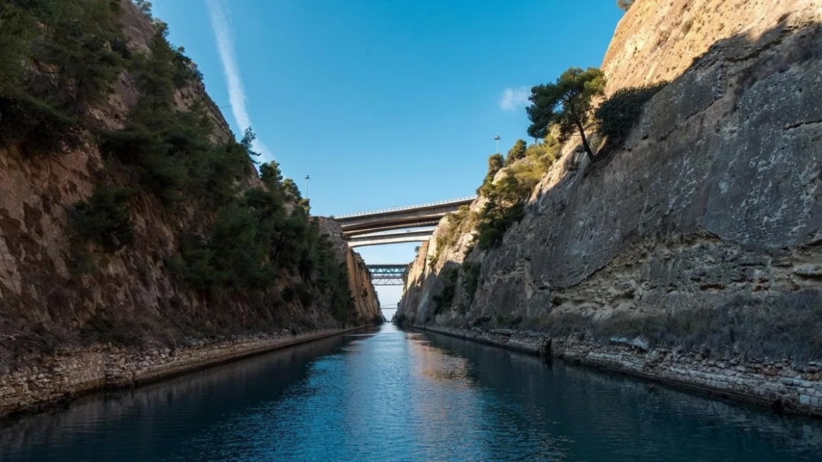 Εντυπωσιακά πλάνα - Η Διώρυγα της Κορίνθου αλλιώς (video)