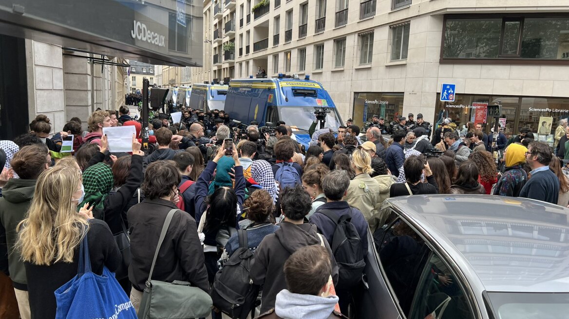 Γαλλία: H αστυνομία εκκένωσε την κατάληψη στη σχολή Sciences Po στο Παρίσι