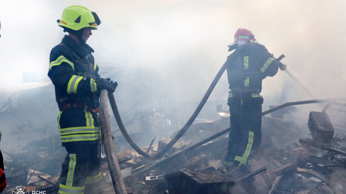 Πόλεμος στην Ουκρανία: Ρωσική πυραυλική επίθεση στο Ντνίπρο - Οκτώ τραυματίες, μεταξύ τους δύο παιδιά