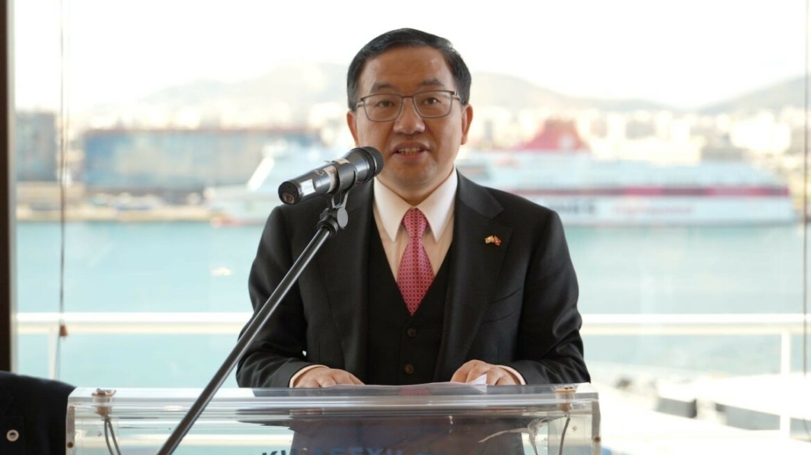 Fang Qiu για δασμούς: Θα αυξήσουν το κόστος μεταφοράς των αμερικανικών προϊόντων