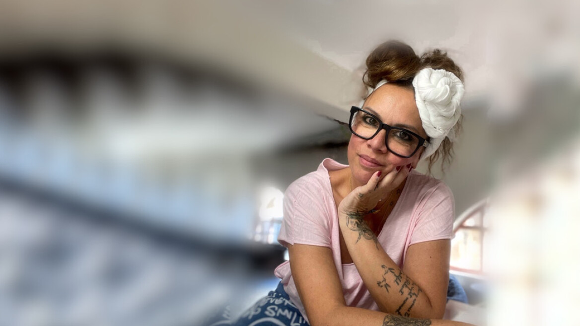 Paramedical tattoo artist «ζωγραφίζει» το χαμόγελο σε γυναίκες που έχουν υποβληθεί σε μαστεκτομή