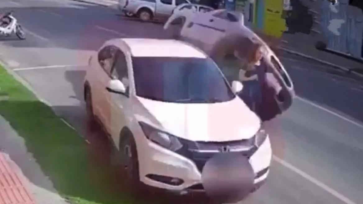 Εσύ περπατάς και η τύχη σου δουλεύει (+video)