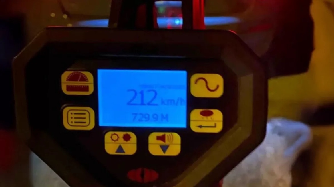 Έτρεχε με 212 χλμ/ώρα με τα ανήλικα παιδιά του μέσα